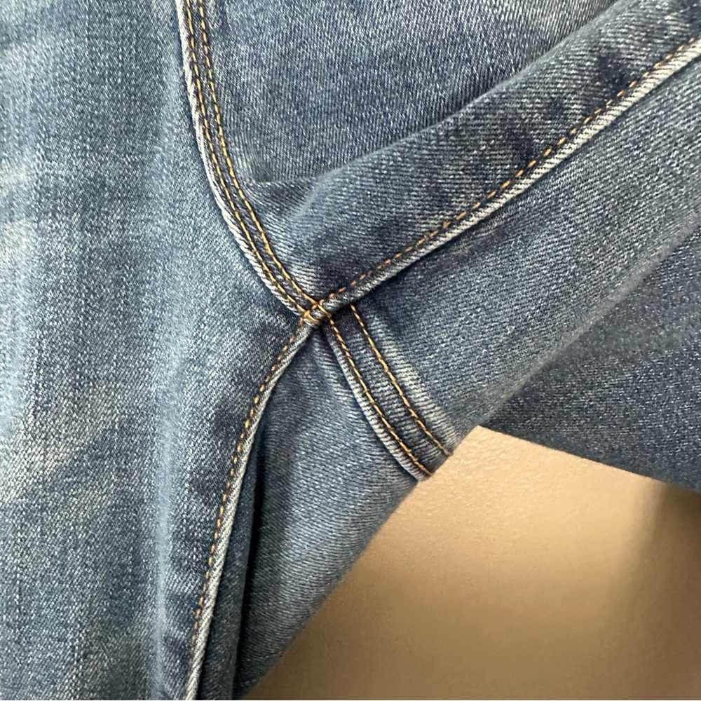Old Navy Mid Rise Kicker Bootcut Jean in Medium Wash size 18 - Picture 6 of 12